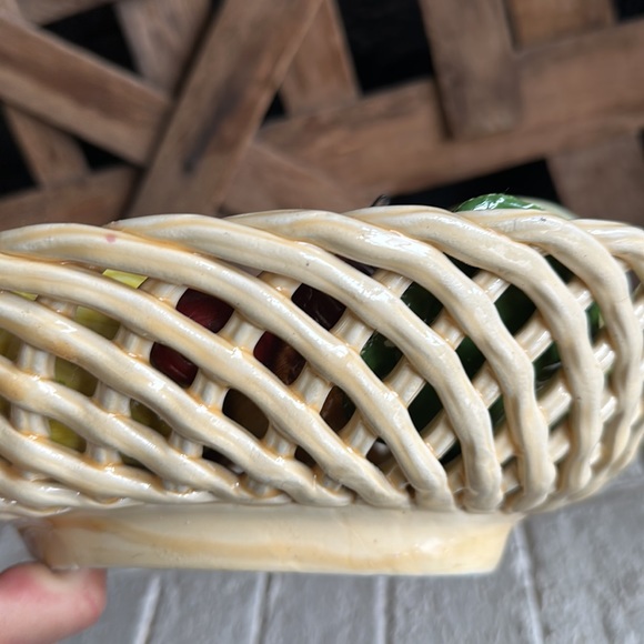 Vintage Majolica Fruit Bowl Bassano Italy Woven Basket Weave 11" Large (36) - Picture 6 of 8